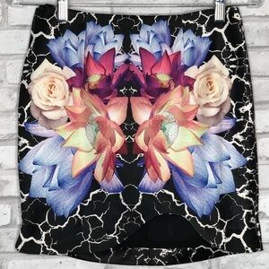 Tobi floral mini skirt, size small
